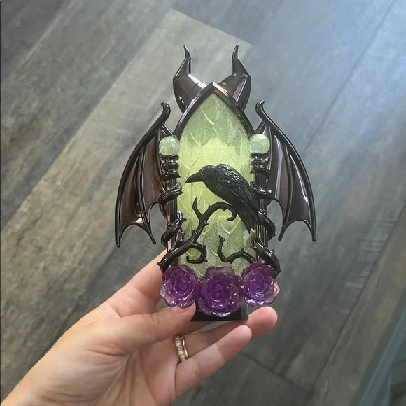 Disney Maleficent Plug in - Picture 1 of 2